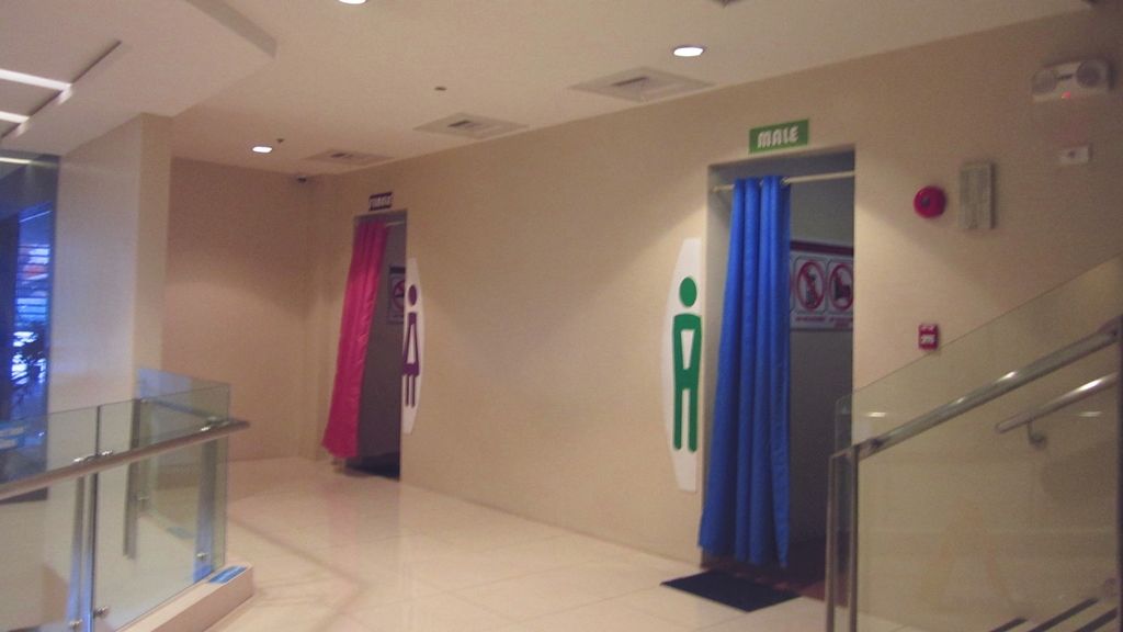 ace water and spa pasig locker and shower rooms